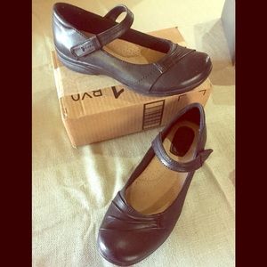 Black Mary Jane flats